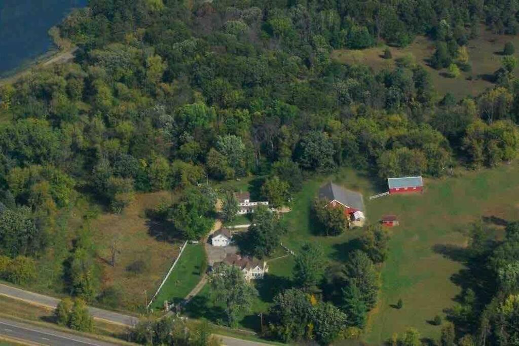 Corn Crib Cottage Barn And Villa At Hope Glen Farm Cottage Grove Esterno foto